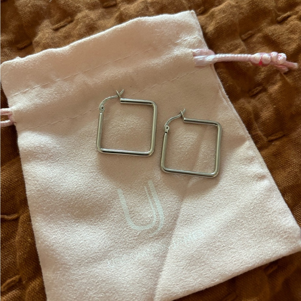 Uncommon James Boss Girl Earring Small